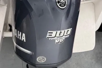 Slide: The Image of Yamaha 300 HP V6 outboard motor on Everglades 230 Center Console, 2013 model. - 12