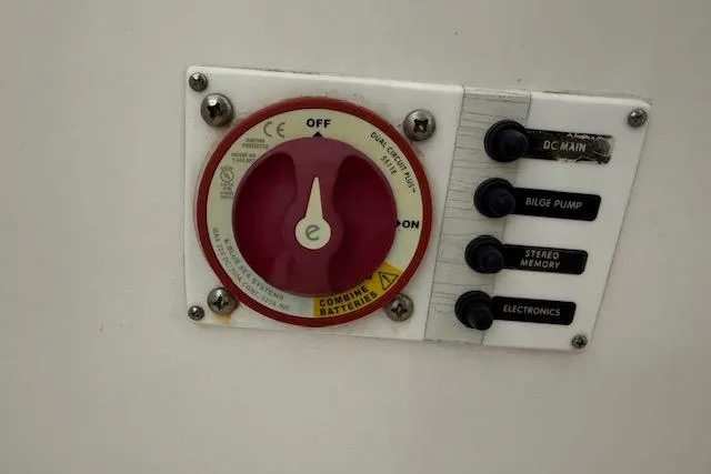 Slide: The Image of Control panel of a 2013 Everglades 230 Center Console boat with switches and battery dial. - 32