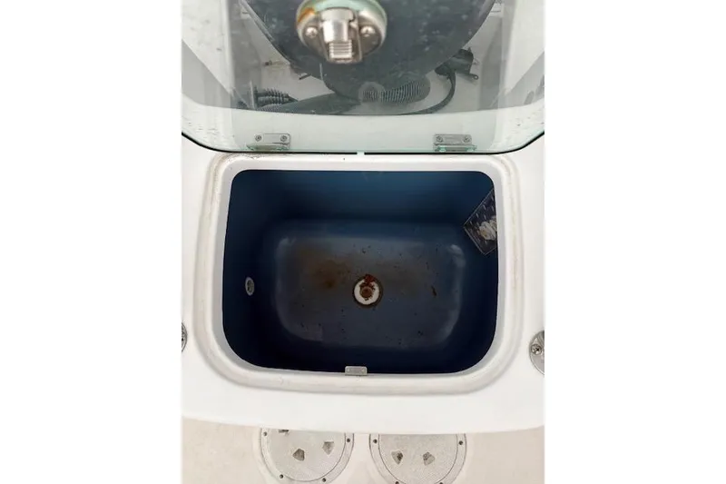 Slide: The Image of Livewell compartment on a 2013 Everglades 230 Center Console boat. - 35