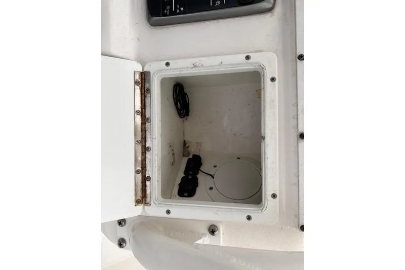 Slide: The Image of Storage compartment in Everglades 230 Center Console boat, year 2013. - 37