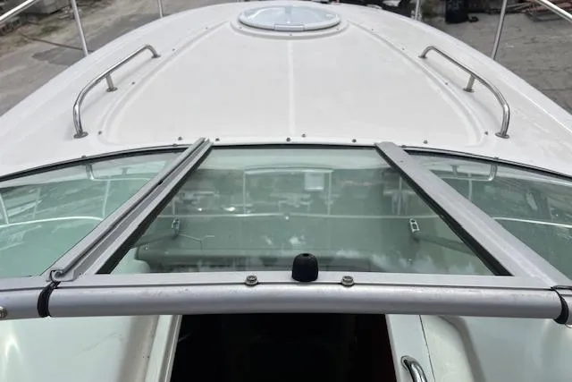 Slide: The Image of 2006 Monterey 250 Cruiser boat deck with windshield and hatch. - 8