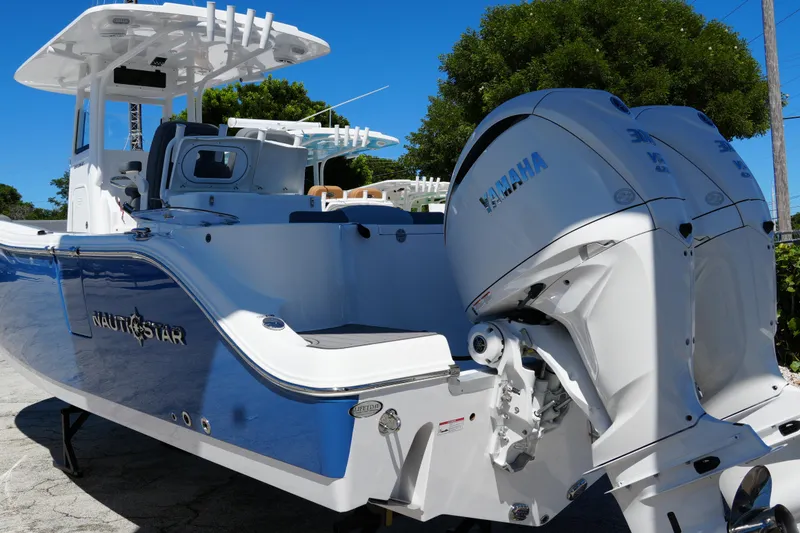 Slide: The Image of 2025 NauticStar 292 Legacy boat with Yamaha engines, sleek design, and modern features. - 7