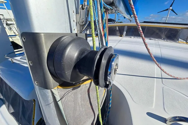 Slide: The Image of Sailboat winch on Dolphin 460, 2006 model, with colorful ropes and clear sky background. - 20