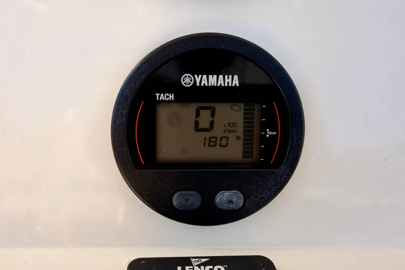 Slide: The Image of Yamaha tachometer on 2015 Sailfish 290 CC boat, displaying 180 hours. - 20