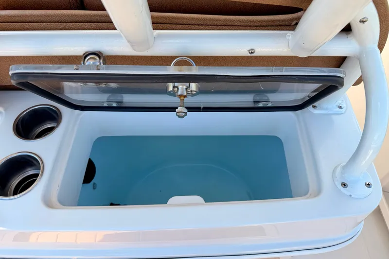 Slide: The Image of Livewell on 2015 Sailfish 290 CC boat with open lid and cup holders. - 26
