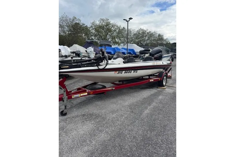 The Image of 2001 Stratos 19SS Extreme boat on red trailer in parking lot. - 1