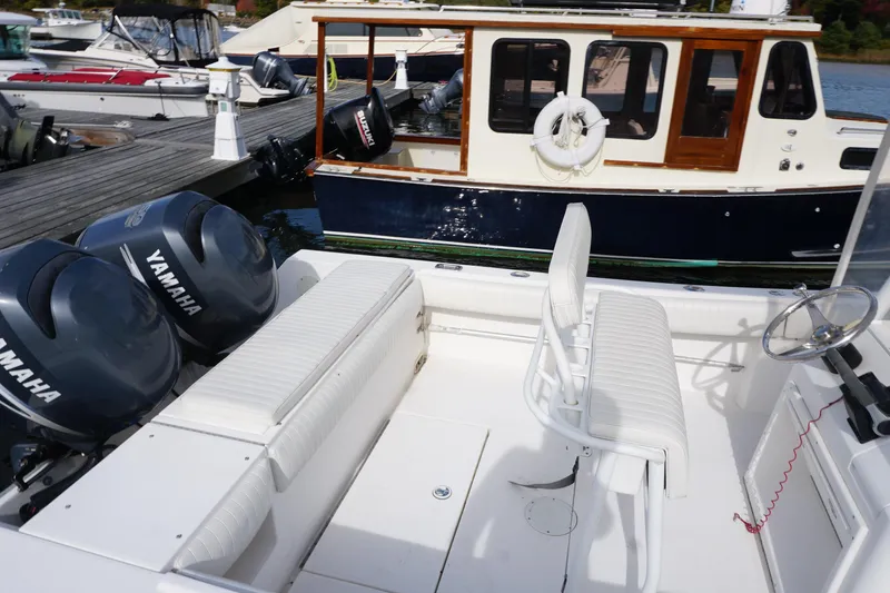 Slide: The Image of Regulator Marine 24 Forward Seating 2004 - 10