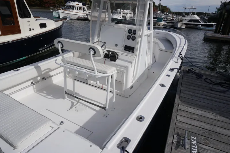 Slide: The Image of Regulator Marine 24 Forward Seating 2004 - 3