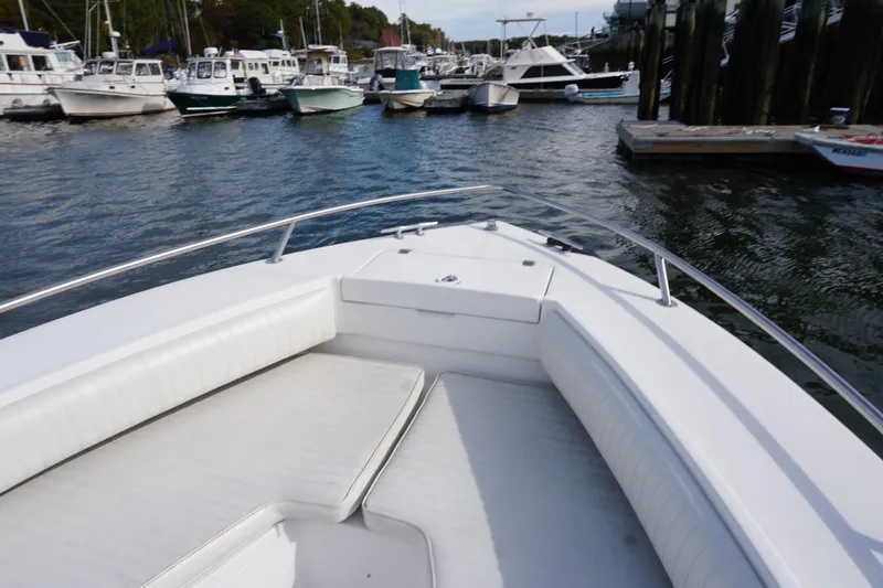 Slide: The Image of Regulator Marine 24 Forward Seating 2004 - 6