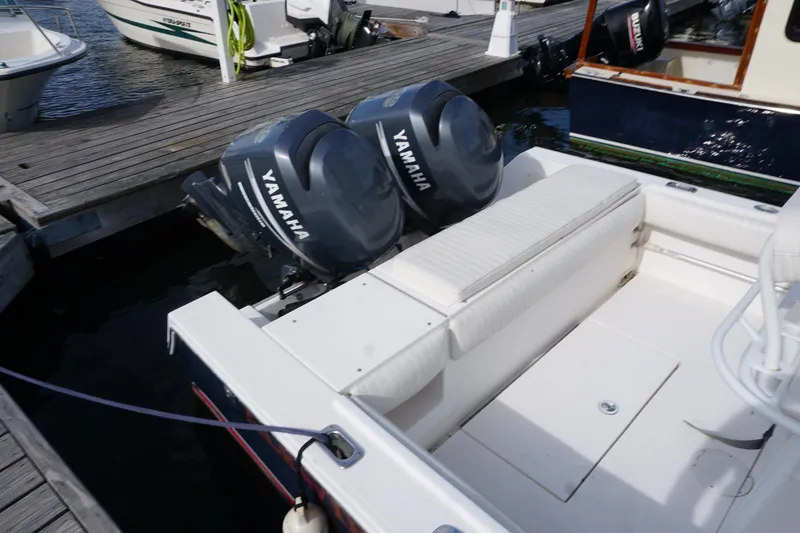 Slide: The Image of Regulator Marine 24 Forward Seating 2004 - 9