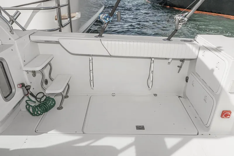 Slide: The Image of 2007 Glacier Bay 2680 Coastal Runner boat deck with seating and storage. - 20