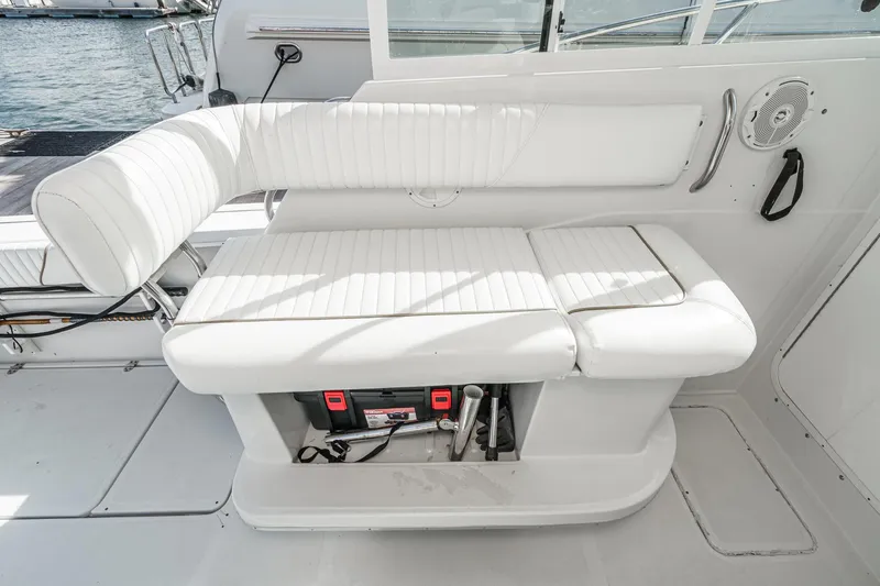 Slide: The Image of White seating area on 2007 Glacier Bay 2680 Coastal Runner boat. - 24