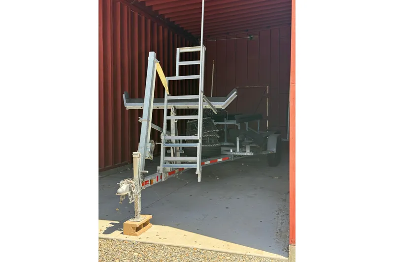 Slide: The Image of Trailer for 2007 Glacier Bay 2680 Coastal Runner stored in a garage. - 39