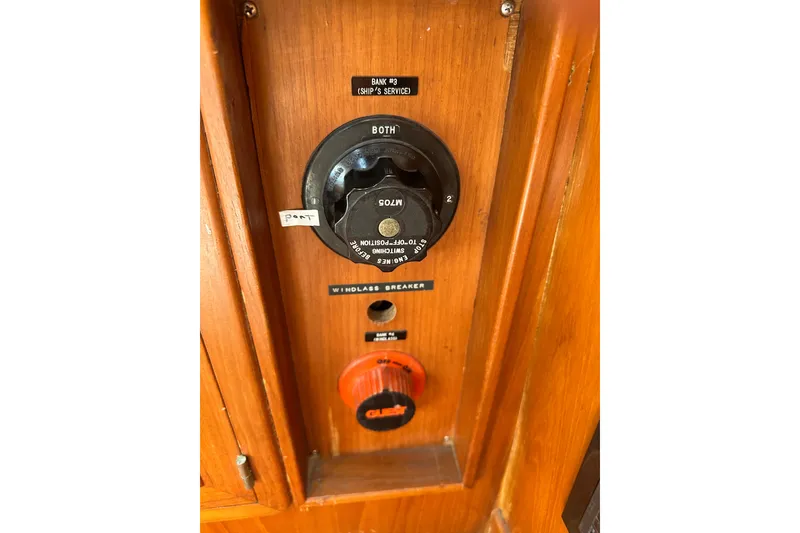 Slide: The Image of 1987 Albin North Sea Trawler control panel with windlass breaker and switch. - 51