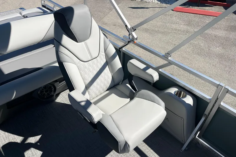 Slide: The Image of Luxurious seating on 2026 Avalon 2585 Venture 85 VRB Tri Toon boat, featuring high-performance design. - 19