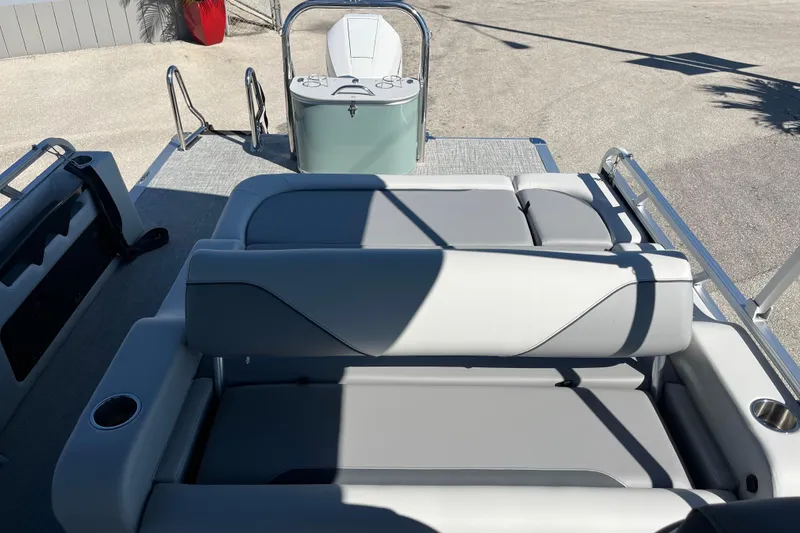 Slide: The Image of 2026 Avalon 2585 Venture 85 VRB Tri Toon boat interior with sleek seating and modern design. - 20