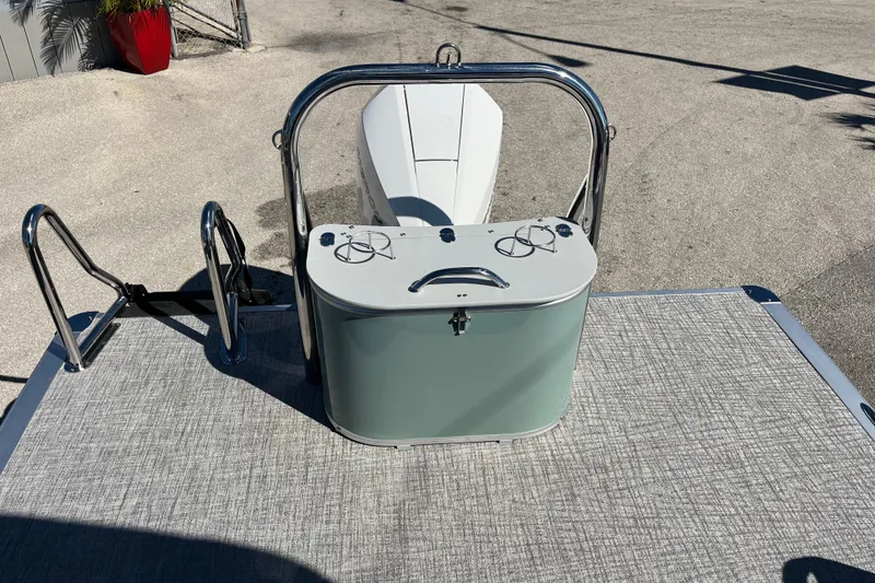 Slide: The Image of 2026 Avalon 2585 Venture 85 VRB Tri Toon boat, rear view with ladder and storage. - 22