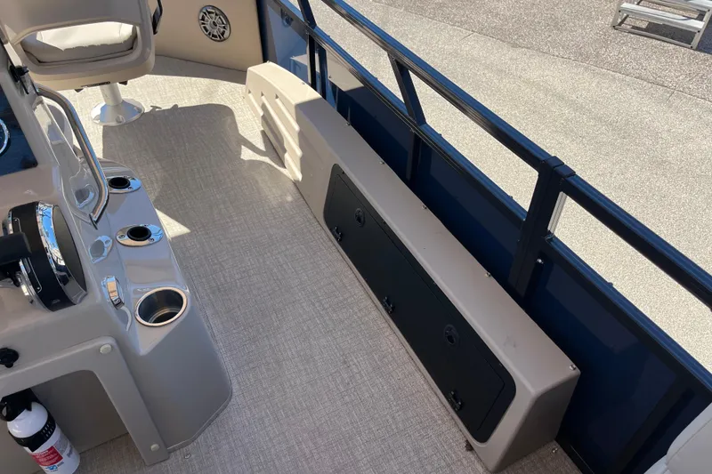 Slide: The Image of Interior of 2025 Avalon 2585 Venture boat, featuring center console and seating area. - 13