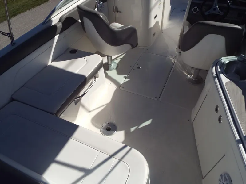 Slide: The Image of Sea Ray 240 Sundeck 2013 - 4