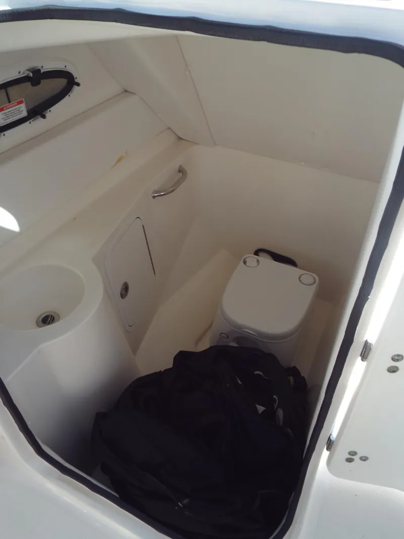 Slide: The Image of Sea Ray 240 Sundeck 2013 - 8