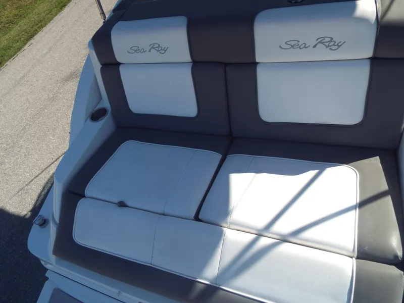 Slide: The Image of Sea Ray 240 Sundeck 2013 - 9
