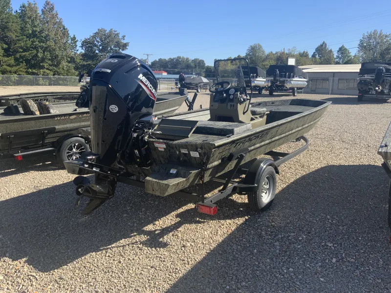 The Image of Tracker 1860 CC 2026 - 1