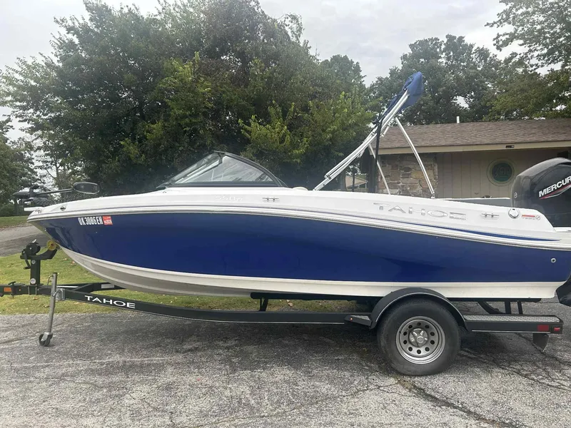 The Image of Tahoe 550 TF 2021 - 1