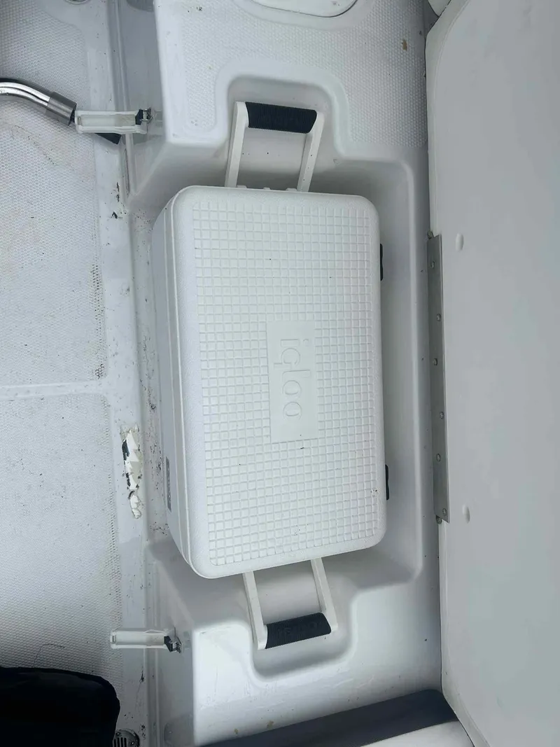 Slide: The Image of Tahoe 550 TF 2021 - 12