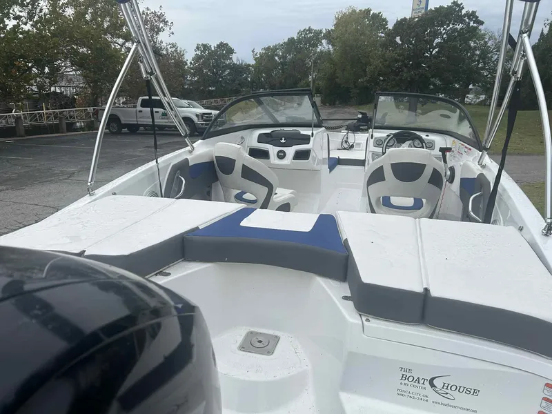 Slide: The Image of Tahoe 550 TF 2021 - 13