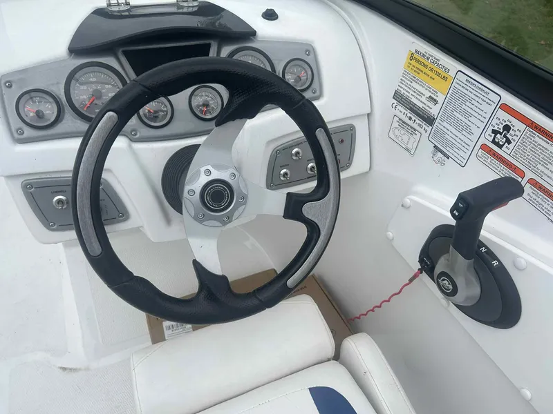 Slide: The Image of Tahoe 550 TF 2021 - 16