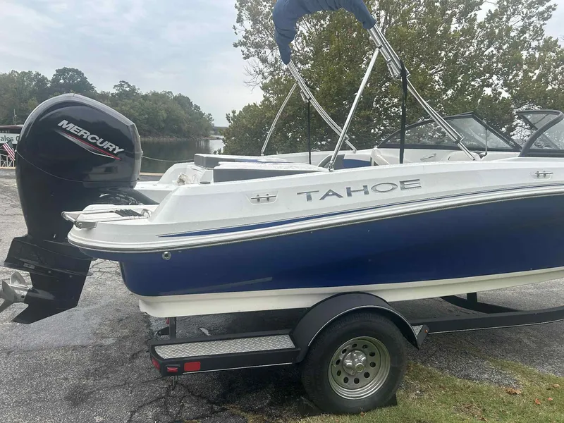 Slide: The Image of Tahoe 550 TF 2021 - 5