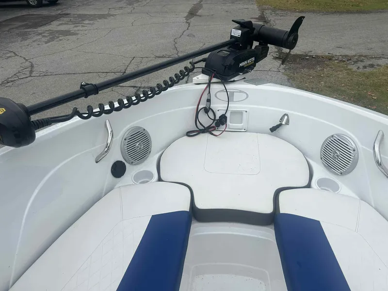 Slide: The Image of Tahoe 550 TF 2021 - 7