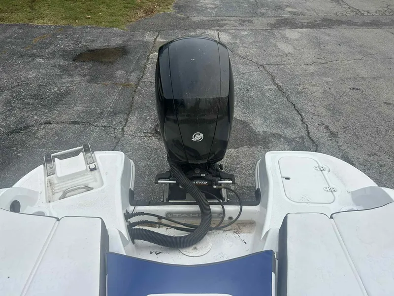 Slide: The Image of Tahoe 550 TF 2021 - 8