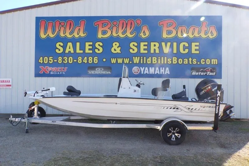 The Image of 2026 Xpress H20B Bay boat at Wild Bill's Boats sales and service. - 0