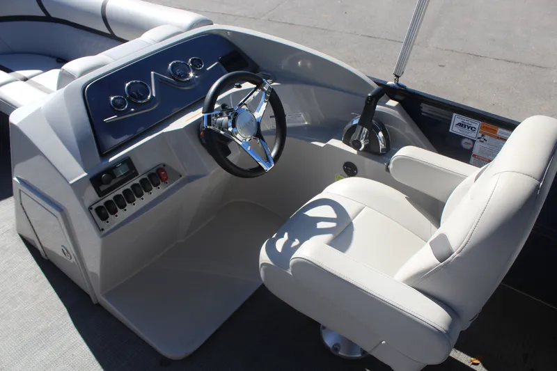 Slide: The Image of Crest Classic 220 DLX 2023 - 10