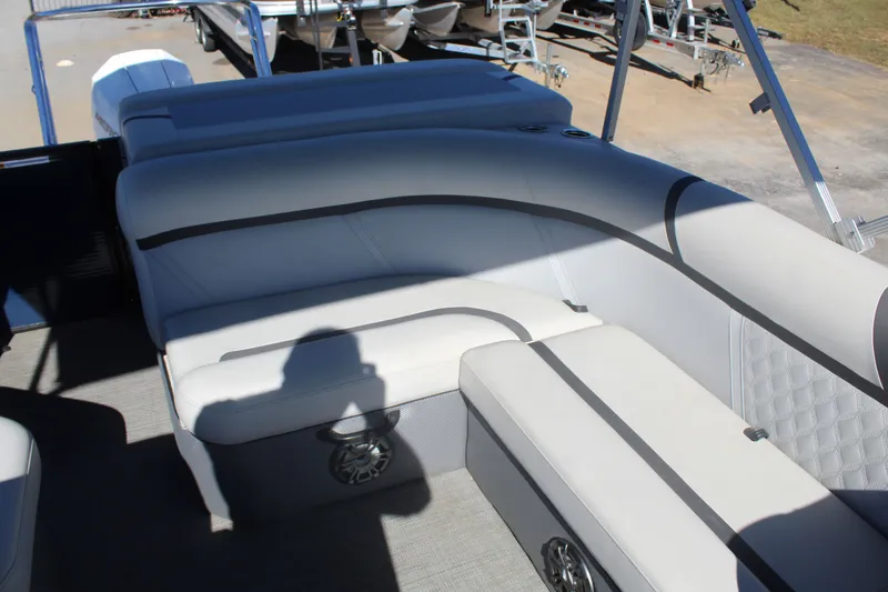 Slide: The Image of Crest Classic 220 DLX 2023 - 12