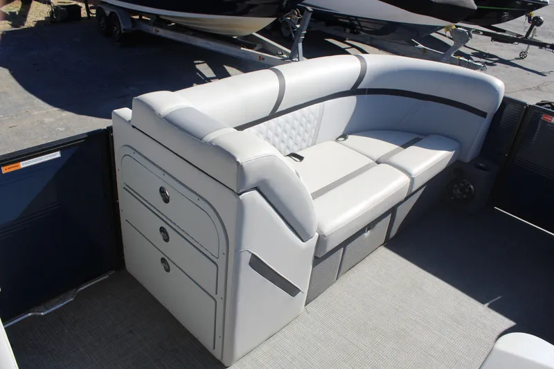 Slide: The Image of Crest Classic 220 DLX 2023 - 14