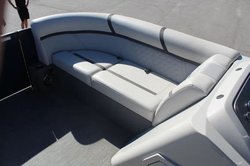 Slide: The Image of Crest Classic 220 DLX 2023 - 15