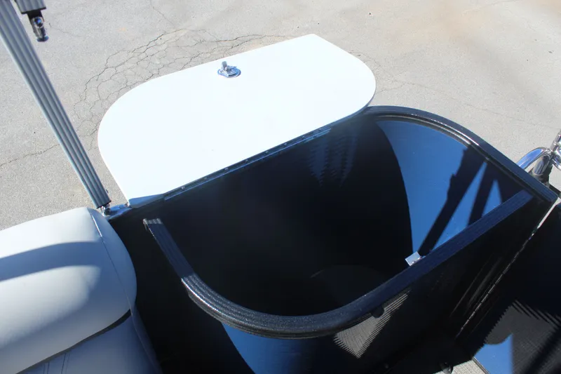 Slide: The Image of Crest Classic 220 DLX 2023 - 18