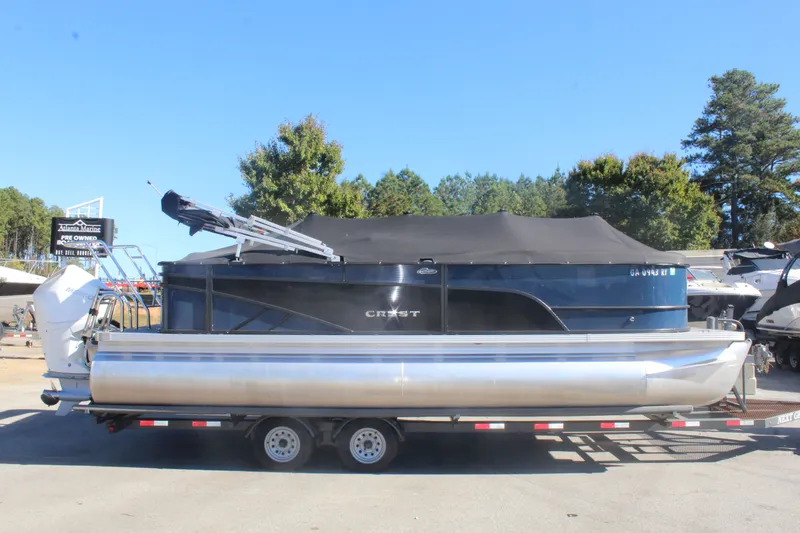 Slide: The Image of Crest Classic 220 DLX 2023 - 19