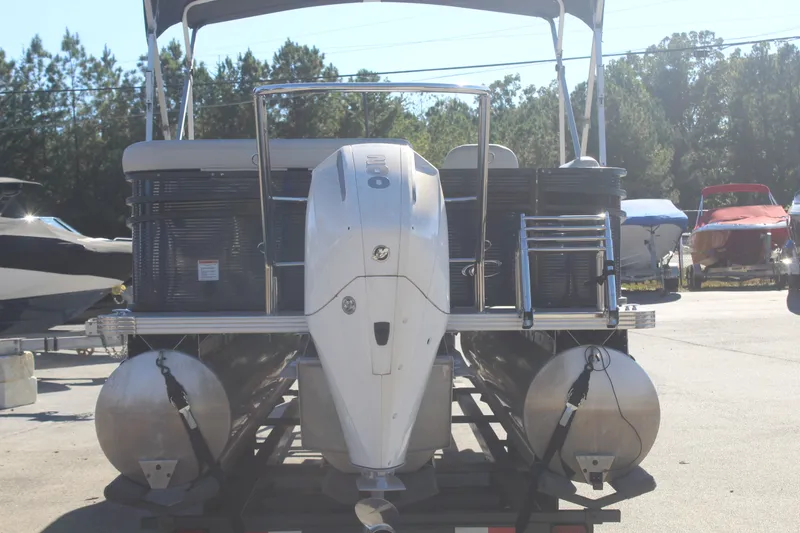 Slide: The Image of Crest Classic 220 DLX 2023 - 5