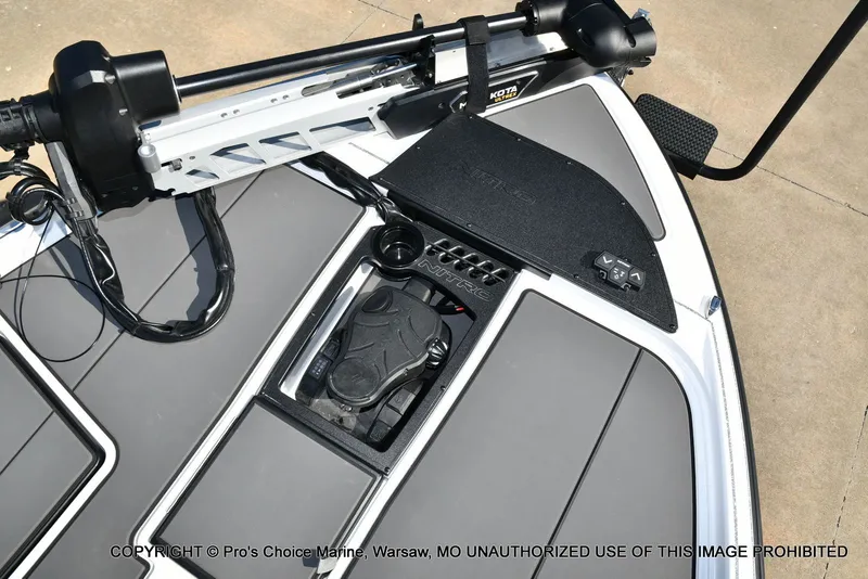 Slide: The Image of Nitro Z20 XL Traction Mat Interior 2026 - 11