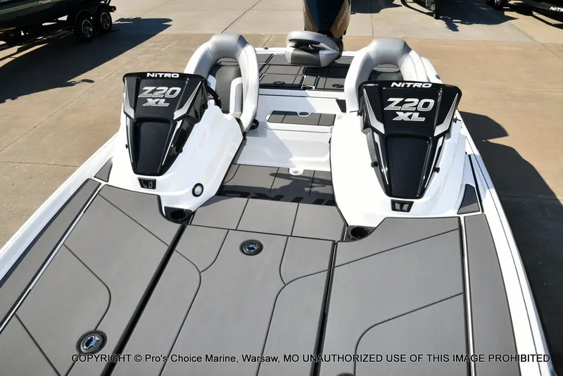 Slide: The Image of Nitro Z20 XL Traction Mat Interior 2026 - 13