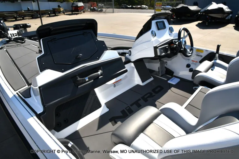 Slide: The Image of Nitro Z20 XL Traction Mat Interior 2026 - 16