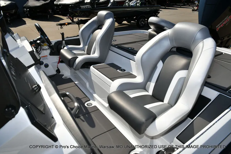 Slide: The Image of Nitro Z20 XL Traction Mat Interior 2026 - 17