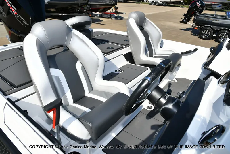 Slide: The Image of Nitro Z20 XL Traction Mat Interior 2026 - 35