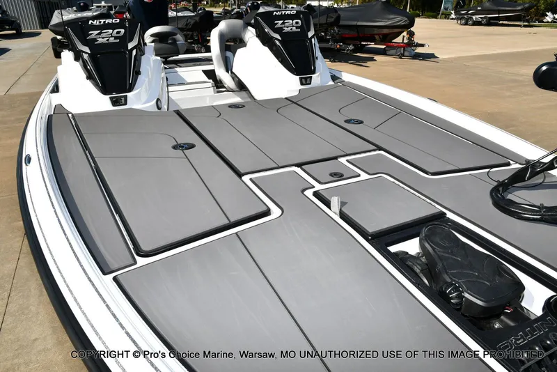 Slide: The Image of Nitro Z20 XL Traction Mat Interior 2026 - 4