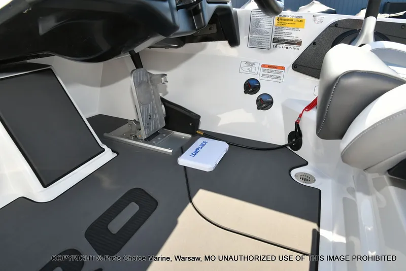 Slide: The Image of Nitro Z20 XL Traction Mat Interior 2026 - 44