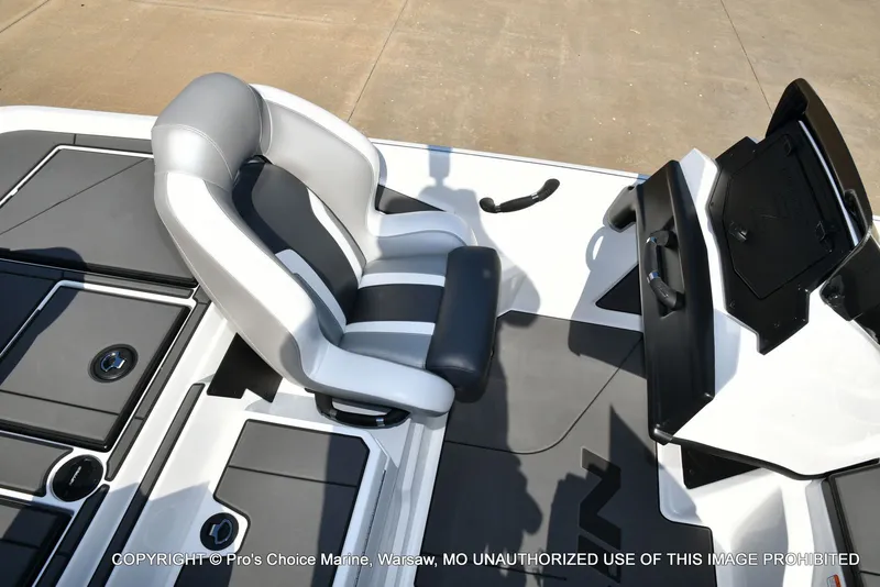 Slide: The Image of Nitro Z20 XL Traction Mat Interior 2026 - 45