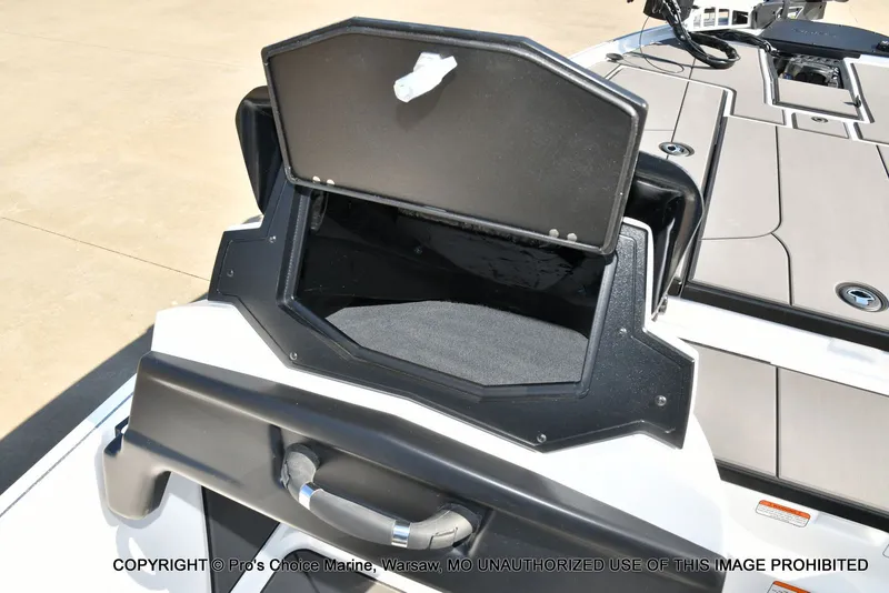 Slide: The Image of Nitro Z20 XL Traction Mat Interior 2026 - 47